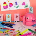 Robot edukacyjny interaktywny nauka rysowania pisania zestaw fiszki mazaki różowy